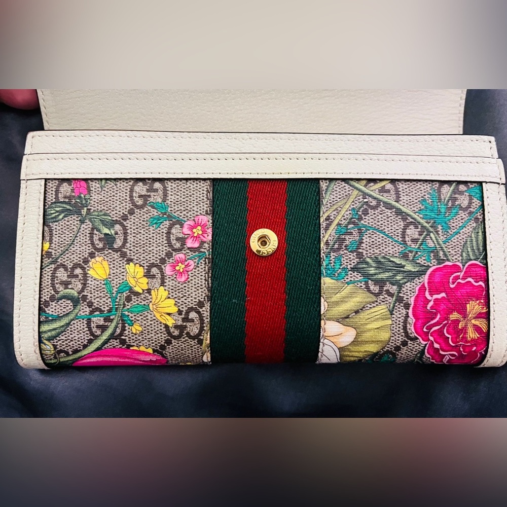 Pre loved barely used Gucci floral wallet
